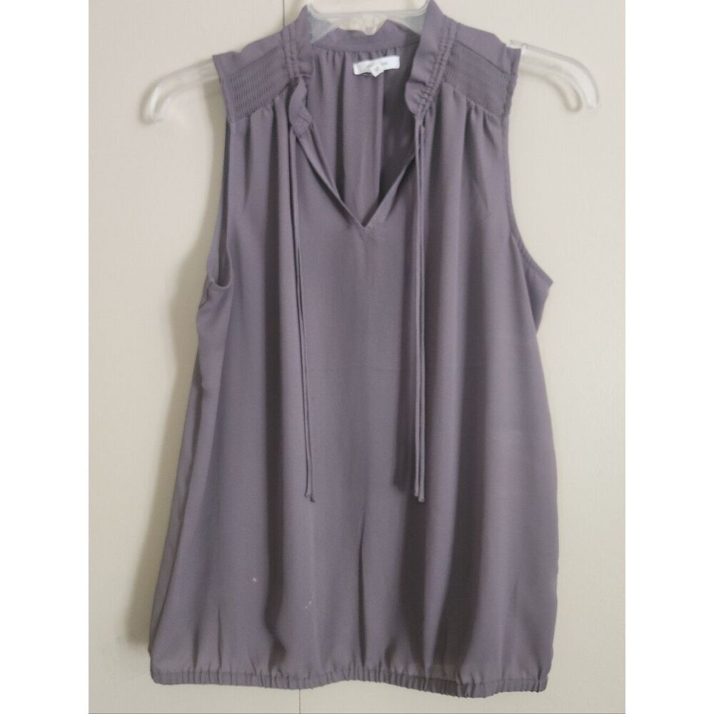 T26 Maurices Sleeveless Gray Ruffled Tie-Neck Women's Top w elastic waist